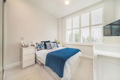 2 bedroom flat for sale, Hampton Road, Teddington TW11