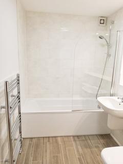 2 bedroom apartment to rent, Green Lane, Shepperton, TW17
