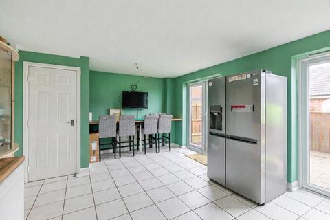 4 bedroom semi-detached house for sale, Finedon Road, Wellingborough NN8