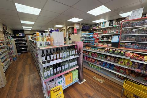 Convenience store to rent, 1 Eastfield Rd Slough SL1 4SP
