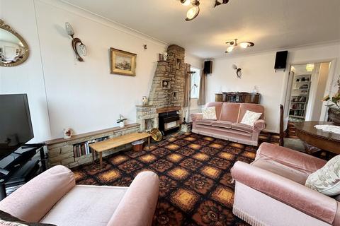 3 bedroom detached bungalow for sale, Cliffe House Avenue, Leeds
