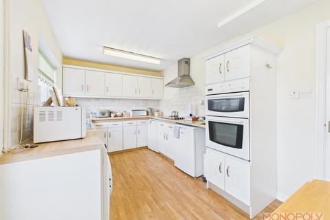 3 bedroom detached house for sale, Heol Llawhaden, Wrexham