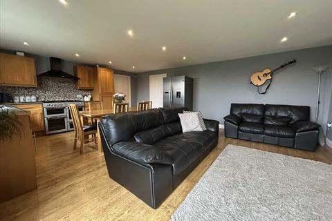 4 bedroom detached house for sale, West Street, Hibaldstow, HIBALDSTOW