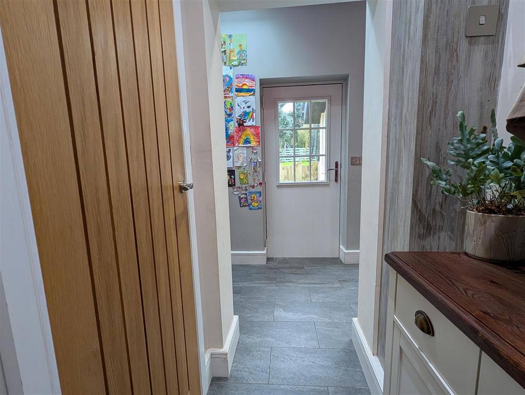 Inner cloakroom