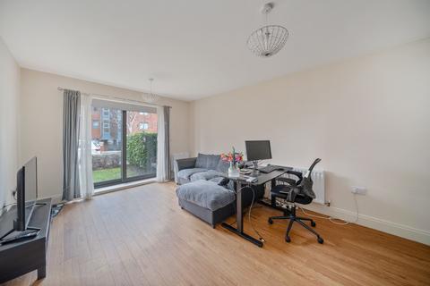 1 bedroom apartment to rent, 35 Fleming House