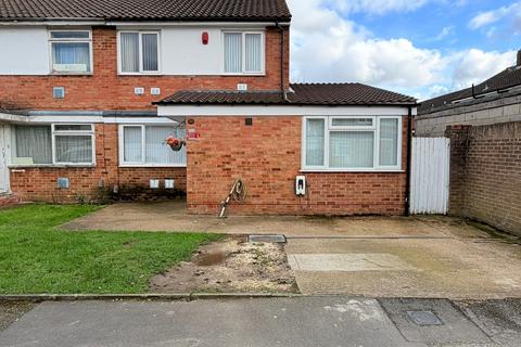 4 bedroom semi-detached house to rent, PENNINE WAY, HARLINGTON, UB3 5LP