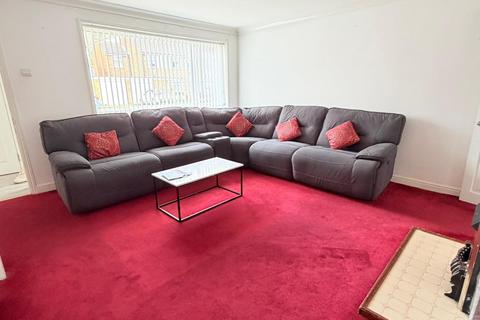 4 bedroom semi-detached house to rent, PENNINE WAY, HARLINGTON, UB3 5LP