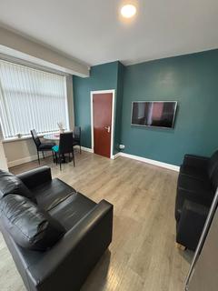 3 bedroom end of terrace house to rent, Kippax Street, M14 7NJ