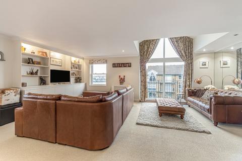 3 bedroom flat to rent, Whistlers Avenue, London, SW11