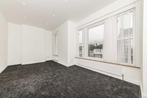 3 bedroom flat to rent, Mount Ephraim Road, London SW16