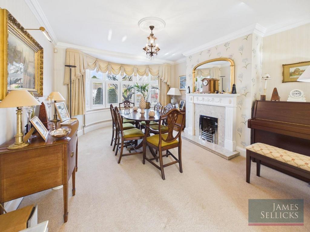Sitting/Dining Room