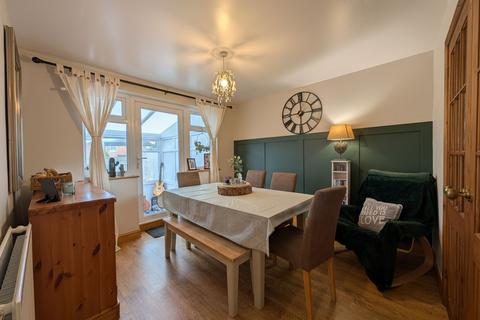 3 bedroom semi-detached house for sale, Weston Close, Hereford, HR1