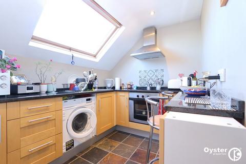 Studio to rent, Chase Side, Southgate, N14