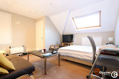 Studio to rent, Chase Side, Southgate, N14