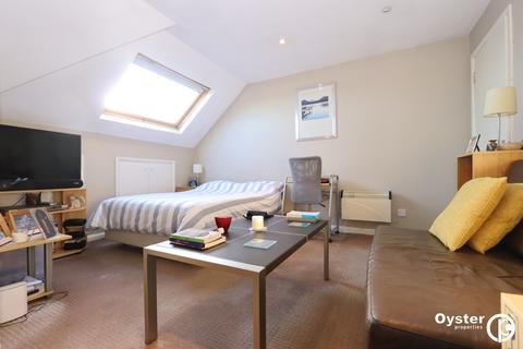 Studio to rent, Chase Side, Southgate, N14