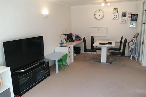 2 bedroom flat to rent, Dean Park Road, Bournemouth BH1