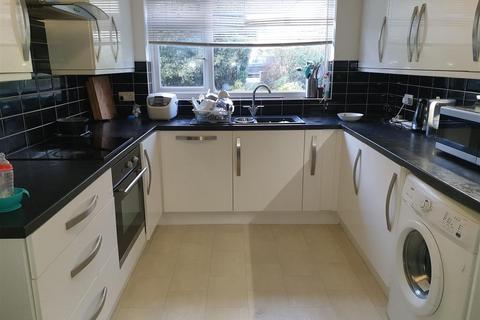 2 bedroom flat to rent, Dean Park Road, Bournemouth BH1