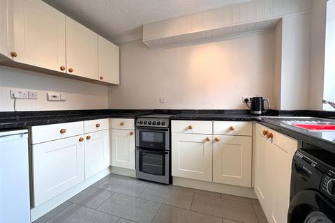 3 bedroom semi-detached house for sale, Kingsnorth Close, Newark