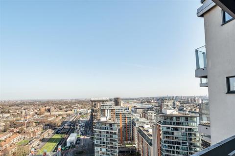 1 bedroom flat to rent, Gateway Tower, London E16