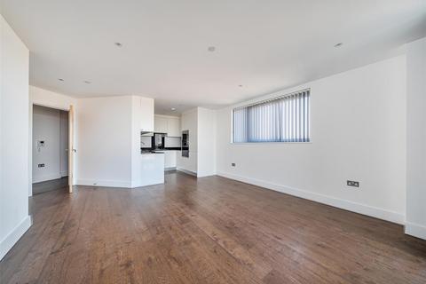 1 bedroom flat to rent, Gateway Tower, London E16