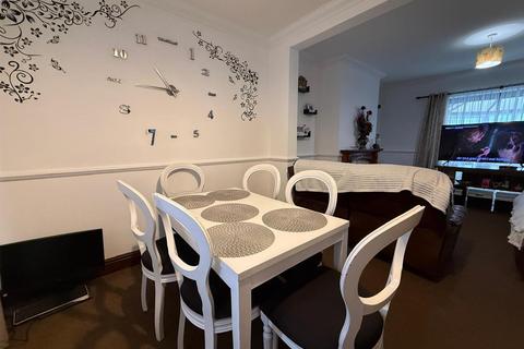 3 bedroom house for sale, Mayesbrook Road, Ilford