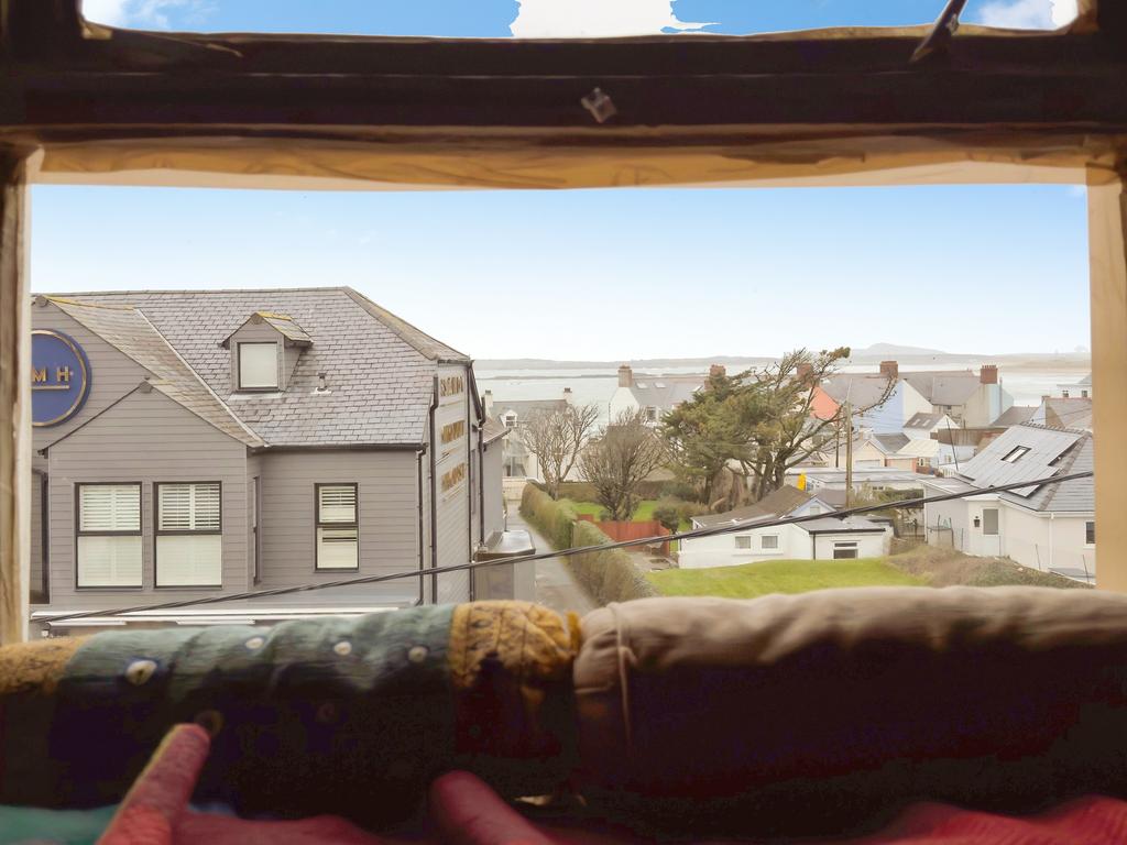 BRONANT RHOSNEIGR9 T202602241627.jpg