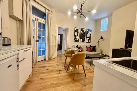 1 bedroom house to rent, Park Road, London