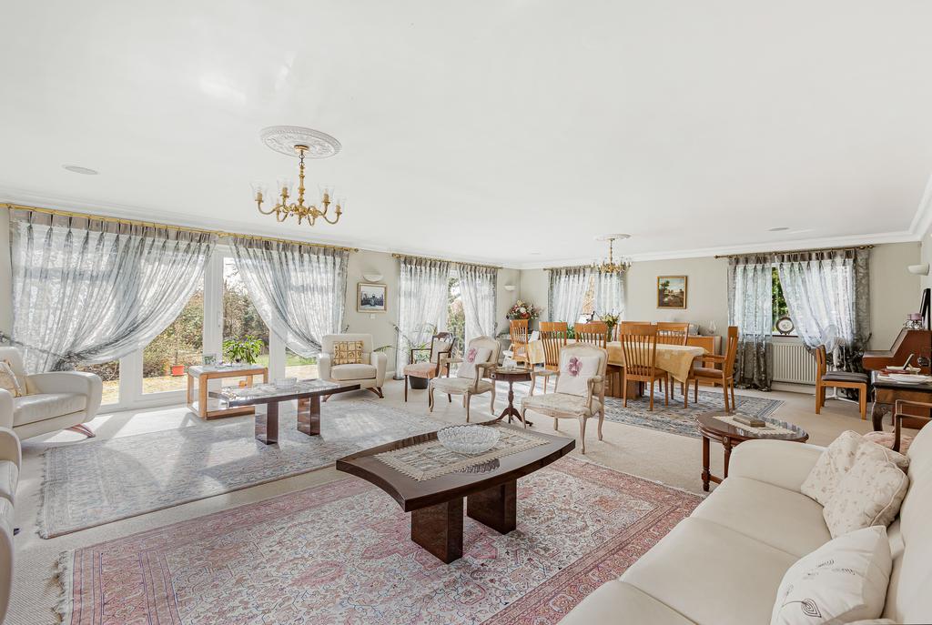 Sitting/Dining Room