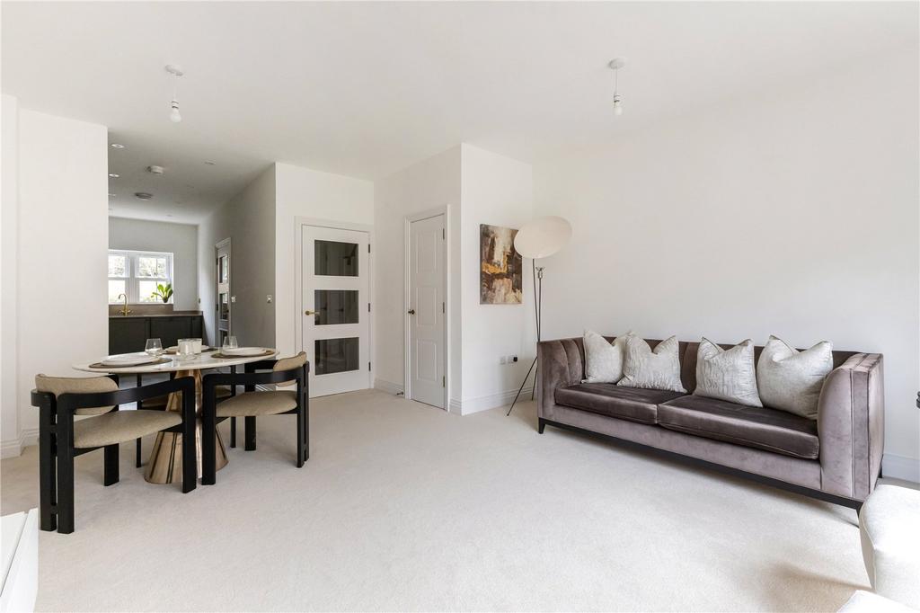 Sitting/Dining Room