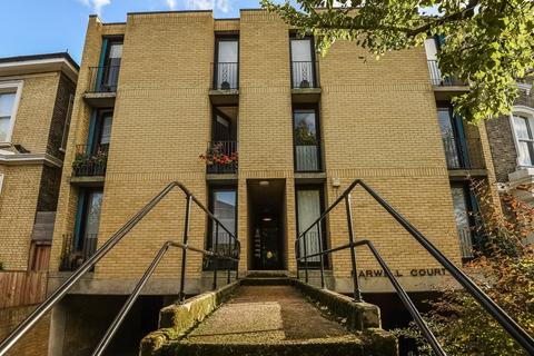 2 bedroom flat to rent, Oakcroft Road, London SE13