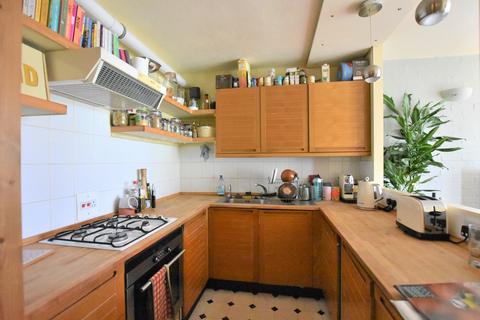 2 bedroom flat to rent, Oakcroft Road, London SE13