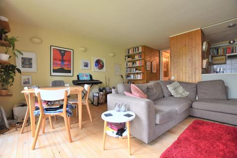 2 bedroom flat to rent, Oakcroft Road, London SE13