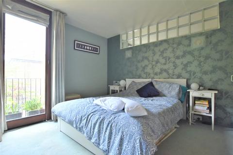 2 bedroom flat to rent, Oakcroft Road, London SE13