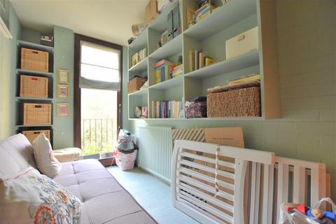 2 bedroom flat to rent, Oakcroft Road, London SE13