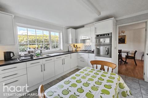 4 bedroom bungalow for sale, Okebourne Park, Swindon