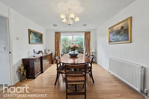 4 bedroom bungalow for sale, Okebourne Park, Swindon
