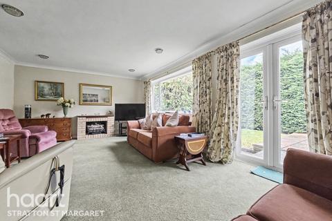 4 bedroom bungalow for sale, Okebourne Park, Swindon