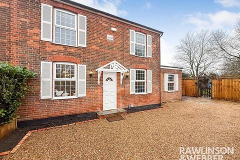 Leatherhead Road, Chessington KT9