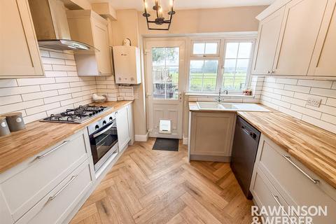 undefined, Leatherhead Road, Chessington KT9