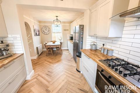 undefined, Leatherhead Road, Chessington KT9