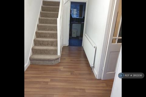 3 bedroom semi-detached house to rent, Lansbury Crescent, Dartford, DA1