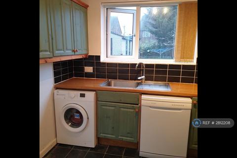 3 bedroom semi-detached house to rent, Lansbury Crescent, Dartford, DA1