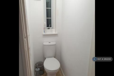 3 bedroom semi-detached house to rent, Lansbury Crescent, Dartford, DA1