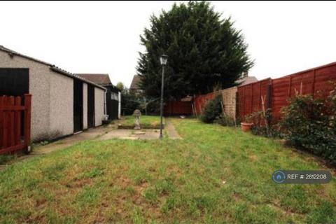 3 bedroom semi-detached house to rent, Lansbury Crescent, Dartford, DA1