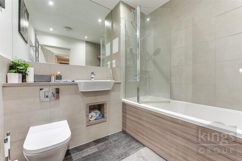 Family Bathroom jpg