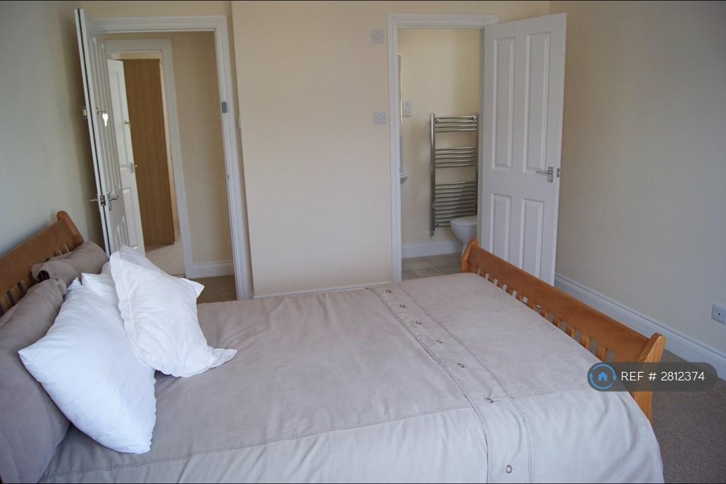 Bedroom (Duvet&Pillows Not Included)