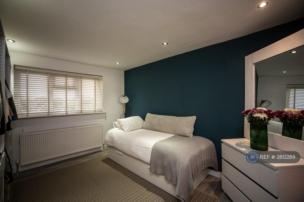 Main Bedroom (Largest Bedroom)