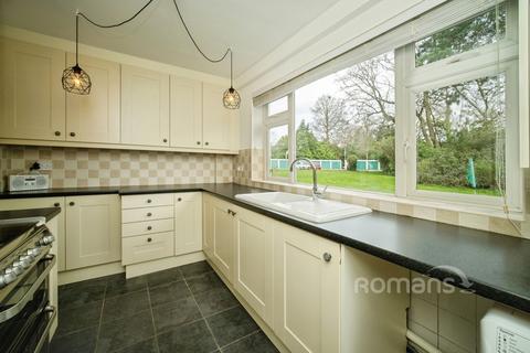 2 bedroom flat to rent, Prospect Road, Farnborough, Hampshire, GU14
