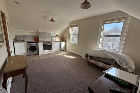 1 bedroom flat to rent, London Road, SW17