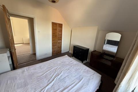 1 bedroom flat to rent, London Road, SW17